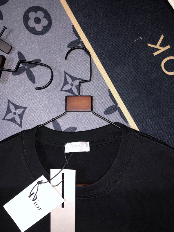 ブランドTシャツ側面デザイン